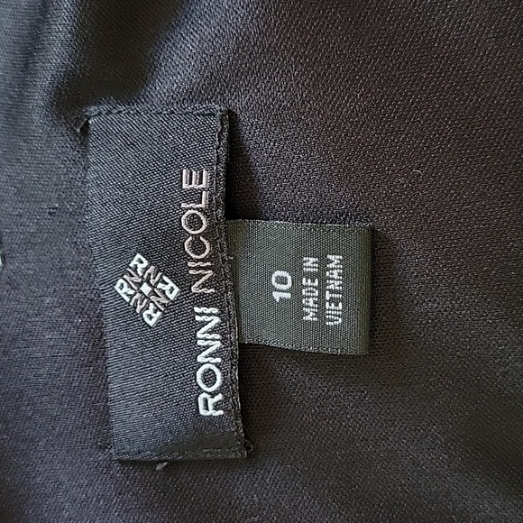 Long geometric beaded front dress - Picture 4 of 6